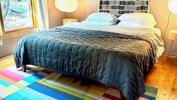 3 bedrooms, travel cot, WiFi, bed sheets