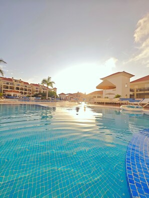 Outdoor pool, a heated pool - Charming 1-bedroom apartment in brilliant Arona with WiFi, AC (los cristianos Arona)