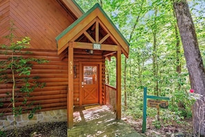 Exterior - BEAUTIFUL CABIN CLOSE TO TOWN, ATTRACTIONS & GORGEOUS NATURE! HOT TUB, TWO DECKS (Gatlinburg)