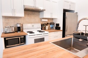 Fridge, microwave, stovetop, dishwasher