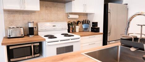 Fridge, microwave, stovetop, dishwasher