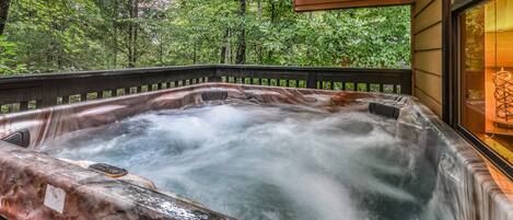 Tina de hidromasaje al aire libre