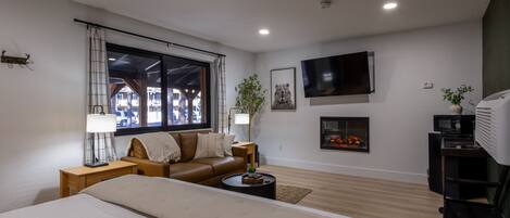 Suite estudio Deluxe, vista a la montaña | Decoración personalizada y muebles diferentes