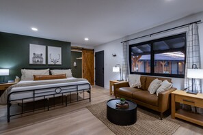 Studiosuite – deluxe, fjellutsikt | Individuelt dekorert, individuelt innredet og skrivebord for bærbar PC