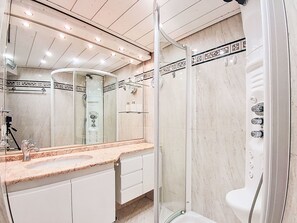 Towels - Palafour (Le Lac) by Interhome (Tignes)