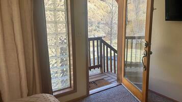 6 habitaciones, tabla de planchar con plancha, wifi y ropa de cama