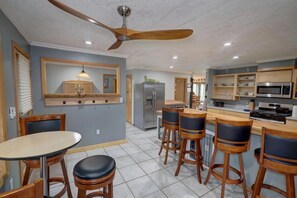 Mikrowelle, Ofen, Herdplatte, Geschirrspüler