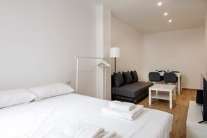 Iron/ironing board, travel cot, WiFi, bed sheets