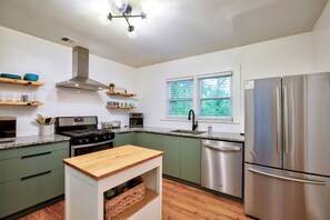 Mikrowelle, Ofen, Herdplatte, Geschirrspüler