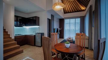Villa, 2 Bedrooms, Garden View | In-room dining