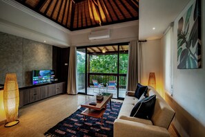 Grand Villa, 1 Bedroom, Pool View | Garden view