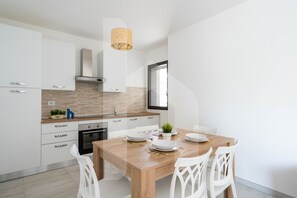 Fridge, oven, cookware/dishes/utensils - Homiday - WaterFront Int. 7, Three Bedroom Beachfront Apartment (Montesilvano)