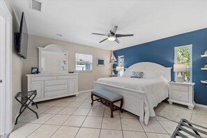 3 Schlafzimmer, Schreibtisch, Bügeleisen/Bügelbrett, Reisekinderbett