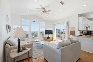 Fernseher, Bücher, Arbeitsbereiche