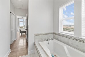 5 bedrooms, desk, iron/ironing board, travel crib