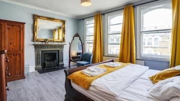 3 sovrum, skrivbord, strykjärn/strykbräda och resesäng