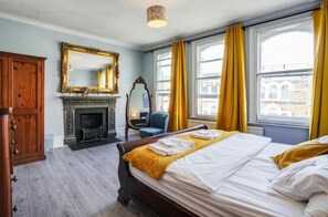 3 bedrooms, desk, iron/ironing board, travel cot