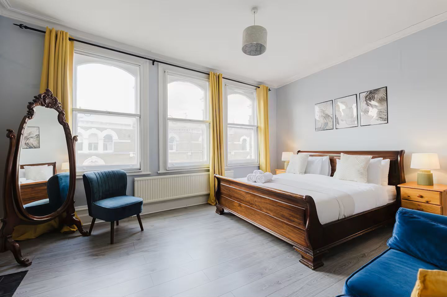 3 bedrooms, desk, iron/ironing board, travel crib