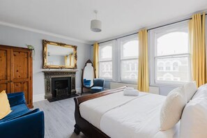 3 Schlafzimmer, Schreibtisch, Bügeleisen/Bügelbrett, Reisekinderbett