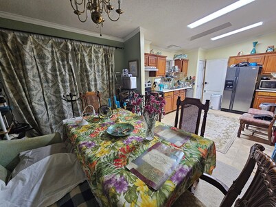 3-bedroom house in delightful S Raleigh WiFi, AC
