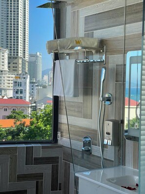 Dusche, Regendusche, Designer-Toilettenartikel, Haartrockner