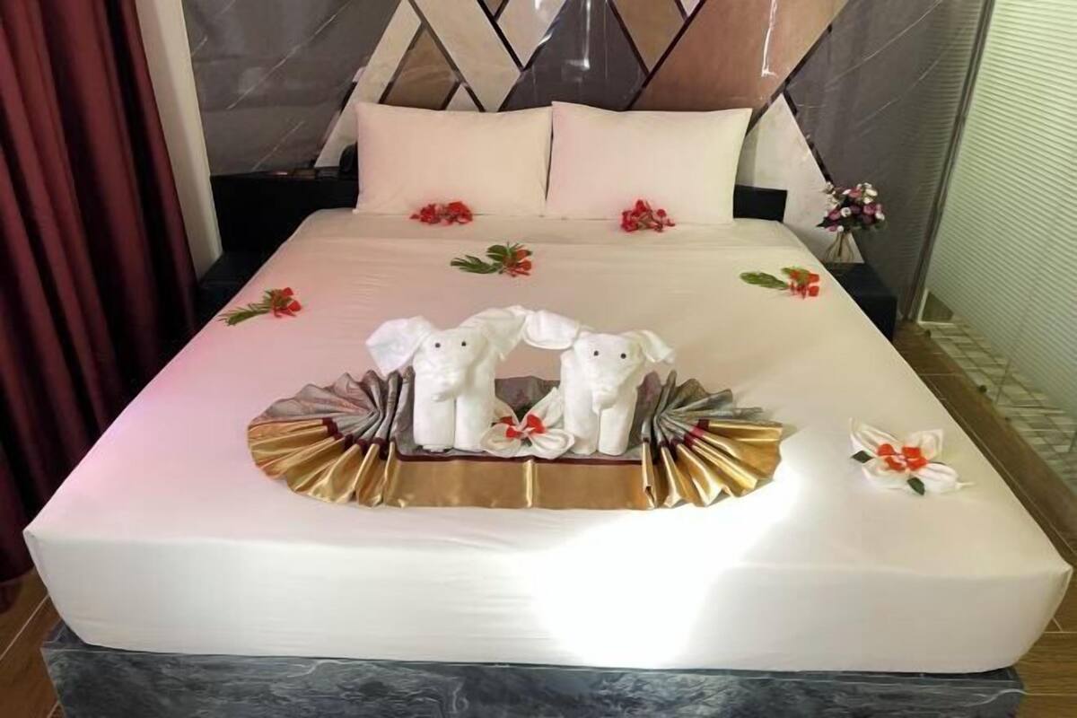 Luxe beddengoed, een minibar, een kluis op de kamer, een bureau