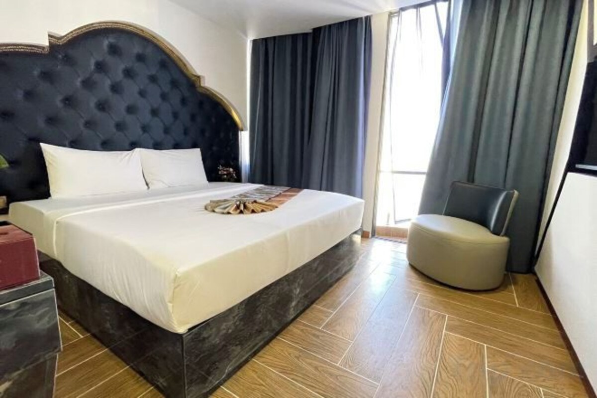 Junior Room With City View