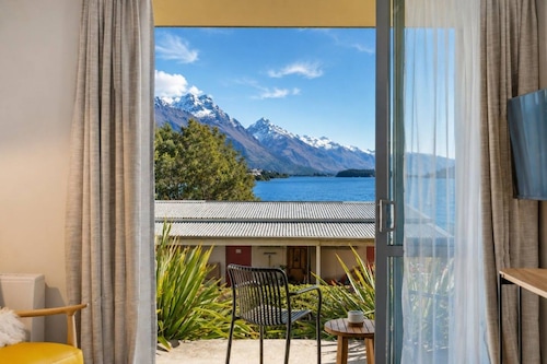 Lake View Lodge