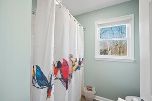Interior - Charming 2-bed/2-bath townhome in Raleigh with WiFi and AC by NC State (Raleigh)