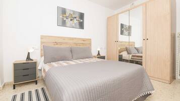 1 slaapkamer, een strijkplank/strijkijzer, beddengoed