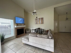 Smart TV, fireplace