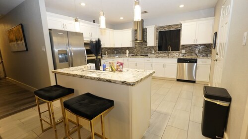 3-bedroom 5 beds  in terrific Houston with WiFi, AC, Tvs 5 minutes from downtown