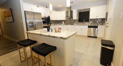 3-bedroom 5 beds in terrific Houston with WiFi, AC, Tvs 5 minutes from downtown