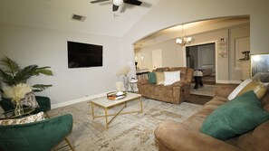 Smart-tv, videospelletjes, een computerscherm en een printer