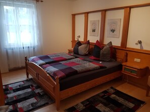 2 室のベッドルーム、アイロン / アイロン台、WiFi (無料)、ベッドシーツ