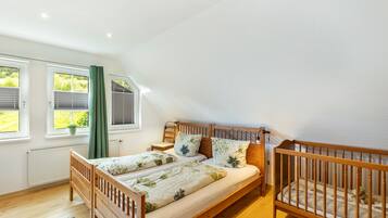 5 bedrooms, free WiFi, bed sheets