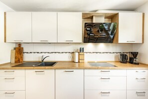 Réfrigérateur, four, plaque de cuisson, lave-vaisselle