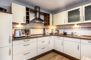 Kühlschrank, Ofen, Herdplatte, Geschirrspüler