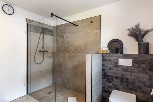 Ferienwohnung "Bachlauf Eslohe" mit Bergblick, privater Terrasse und WLAN
