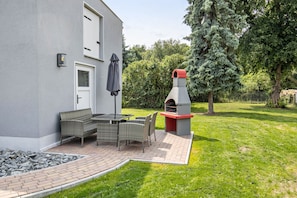 Outdoor dining - Holiday Home 'Heidi' with Wi-Fi and Air Conditioning (Bad Düben)