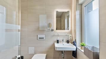 Dusche, Haartrockner, Handtücher