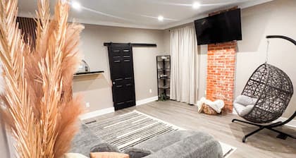 Chic 3-bedroom condo with fitness room, WiFi in welcoming Columbus