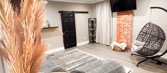 Chic 3-bedroom condo with fitness room, WiFi in welcoming Columbus