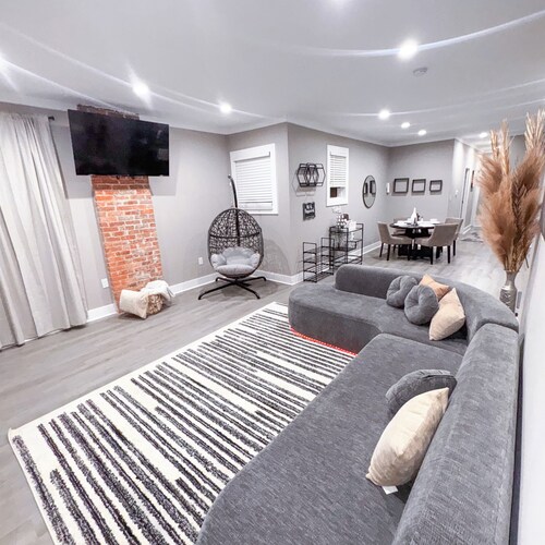 Chic 3-bedroom condo with fitness room, WiFi in welcoming Columbus