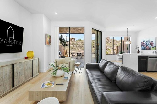SWSS 3BR Golden Horizon | Troon Views, Pool, Hot Tub, Elevator & 30‑Day Minimum