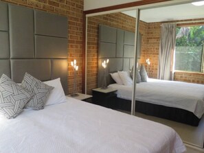 3 chambres, fer et planche à repasser, Wi-Fi, draps fournis