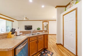 Fridge, microwave, oven, stovetop - BOHO CHIC OCALA HOME (Ocala)