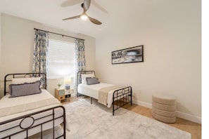 3 bedrooms, desk, iron/ironing board, travel cot