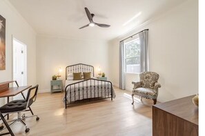 3 室のベッドルーム、デスク、アイロン / アイロン台、WiFi