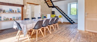 Le Poirier Dordogne – 15 guests, private pool, terrace, charming large gîte in peaceful setting